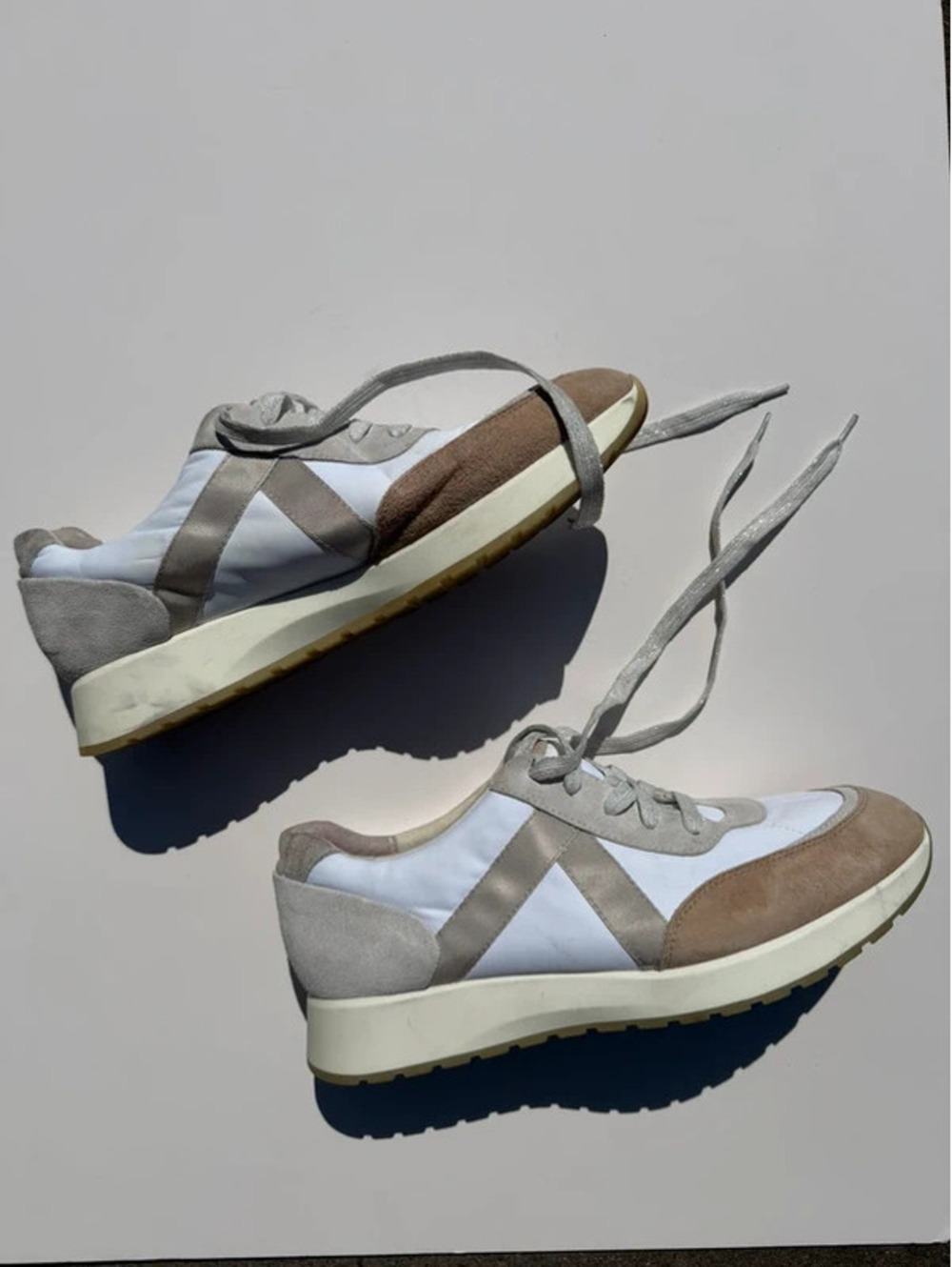 Munro white and beige tennis shoe with gold accent size 10.5